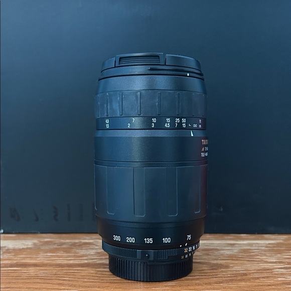 Nikon Tamron 75-300mm lens